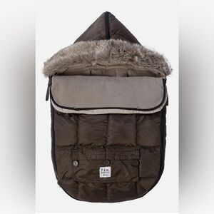 7 A.M. Enfant Le Sac Igloo Size Medium (6-18 months)